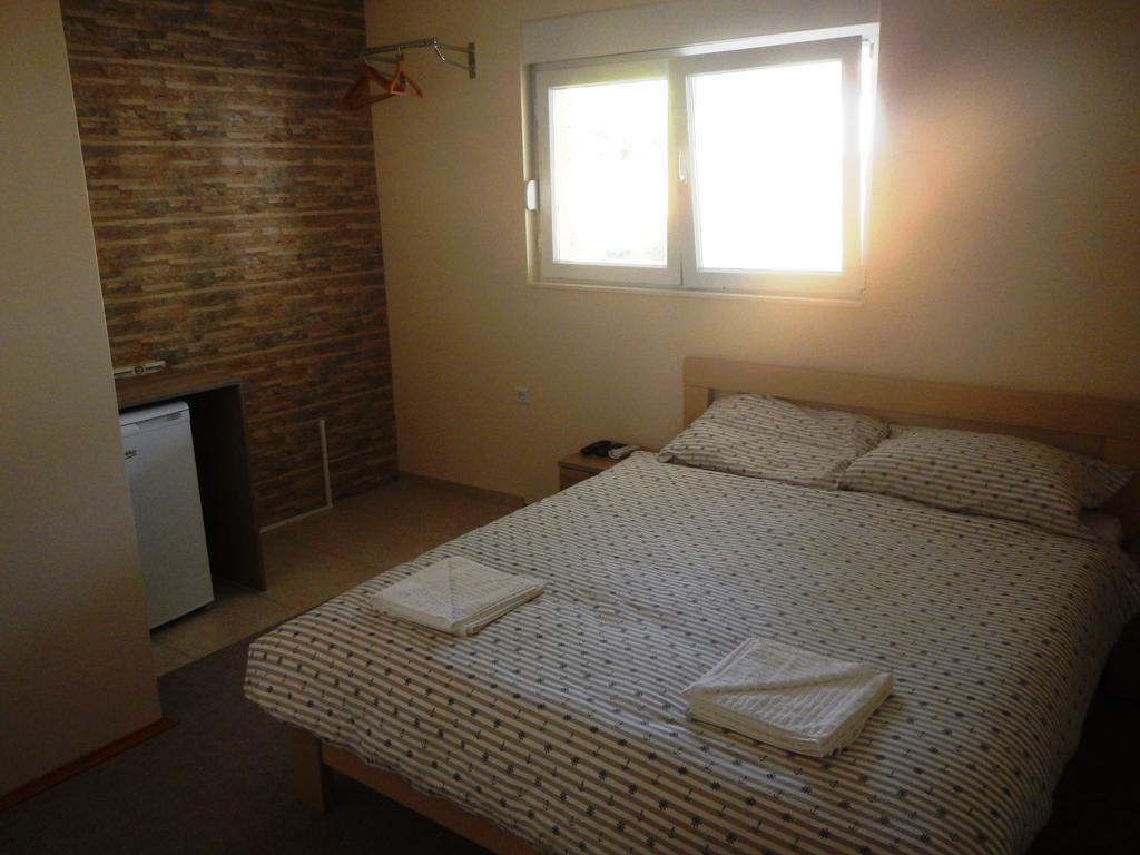 Riverside Guesthouse Pocitelj ภายนอก รูปภาพ